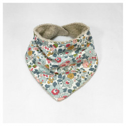 Bavoir bandana en coton et revers serviette pour bébé | Liberty Betsy Babyshower-detail